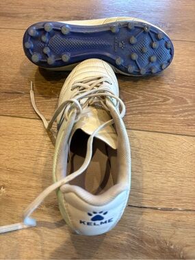Kelme Kids' White and Blue Turf Soccer Shoes